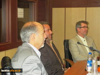 دکتر حسینی، در مراسم تکریم و معارفه ی صفی خانی و دکتر صالحی، سرپرستان سابق و جدید پردیس حکیم فردوسی البرز: