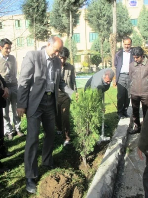 برگزاری مراسم درختکاری در پردیس حکیم فردوسی