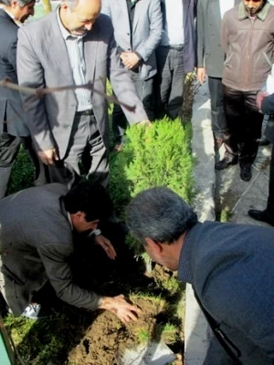 برگزاری مراسم درختکاری در پردیس حکیم فردوسی