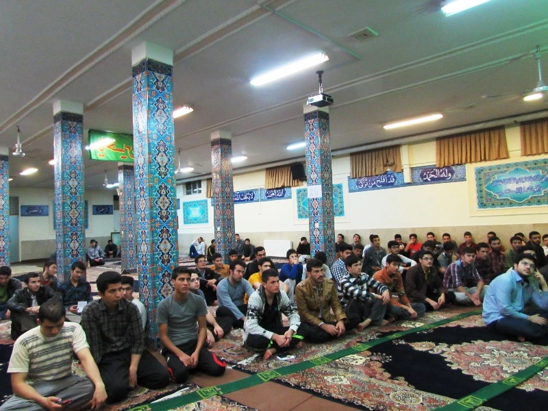 حضور معاون اداری و مالی در جمع دانشجومعلمان پردیس 3