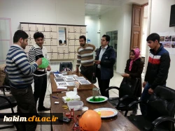اقدام دانشجویان فیزیک در انجام آزمایش برای دانش آموزان