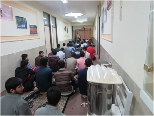 برگزاری نمازجماعت مغرب و عشاء در سالن خوابگاه ها 2