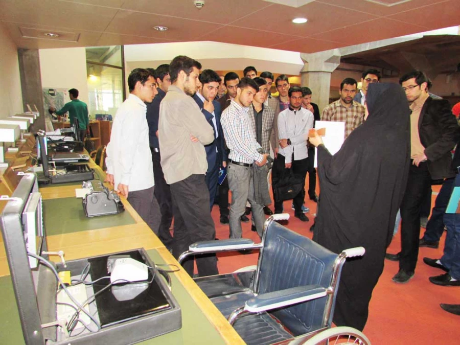 دومین بازدید دانشجومعلمان پردیس از کتابخانه ملی 7