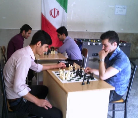 به مناسبت گرامیداشت مقام معلم :

یک دوره مسابقه شطرنج در پردیس حکیم فردوسی البرز برگزار گردید. 2