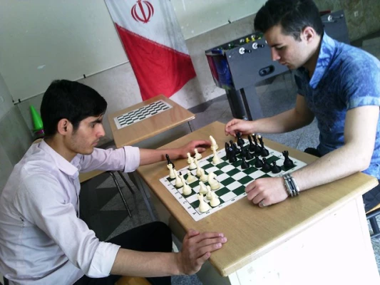 به مناسبت گرامیداشت مقام معلم :

یک دوره مسابقه شطرنج در پردیس حکیم فردوسی البرز برگزار گردید. 3