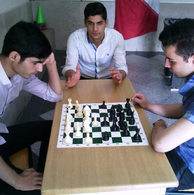 به مناسبت گرامیداشت مقام معلم :

یک دوره مسابقه شطرنج در پردیس حکیم فردوسی البرز برگزار گردید. 4