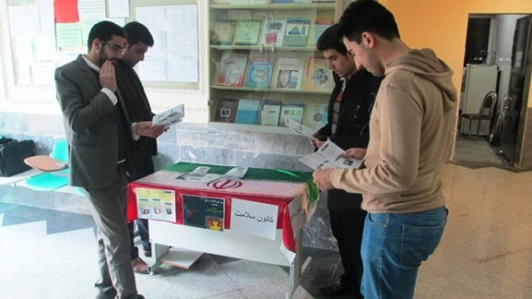 تهیه بروشور در زمینه هپاتیت و توزیع بین دانشجویان و کارکنان به مناسبت روز ملی اطلاع رسانی هپاتیت 2