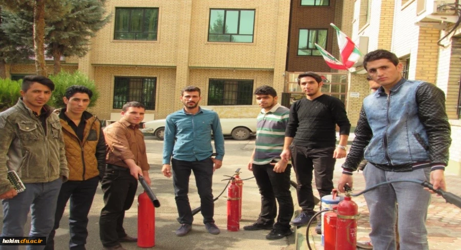 برگزاری کلاس آموزش اطفاء حریق اعضاء دانشجویی کانون جمعیت هلال احمر پردیس
 2