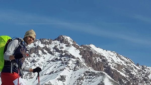 صعود مسئول گروه کوهنوردی پردیس حکیم فردوسی به قله سکه نو 3