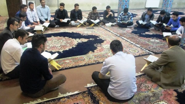 اولین دوره ختم قرآن با عنوان«نوای ایمان» برگزار گردید.
 3