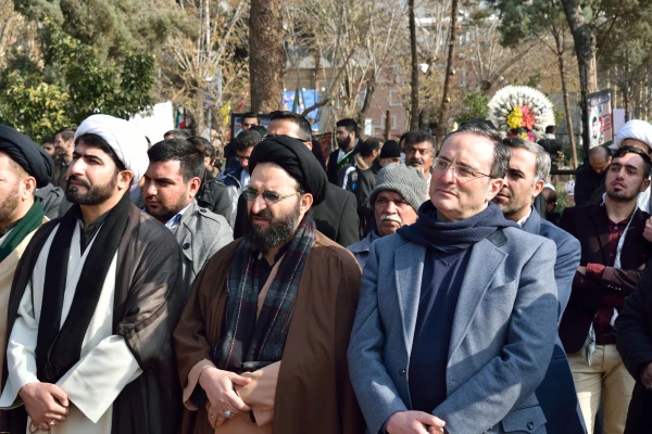 شرکت سرپرست پردیس در مراسم تشییع پیکر شهید گمنام 4