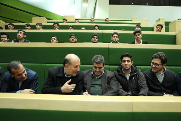 بازدید دانشجو معلمان پردیس از خانه ملت 3