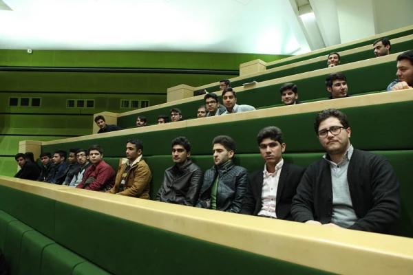 بازدید دانشجو معلمان پردیس از خانه ملت 4