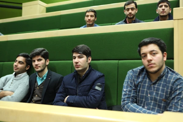 بازدید دانشجو معلمان پردیس از خانه ملت 7