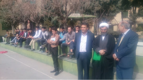 برگزاری مسابقه طناب کشی به مناسبت گرامی داشت ایام الله دهه فجر
 3