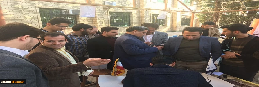 برگزاری اولین کافه کتاب در محوطه پردیس حکیم فردوسی البرز 
 3