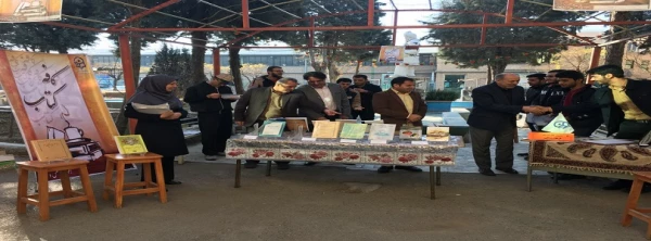 برگزاری اولین کافه کتاب در محوطه پردیس حکیم فردوسی البرز 
 2