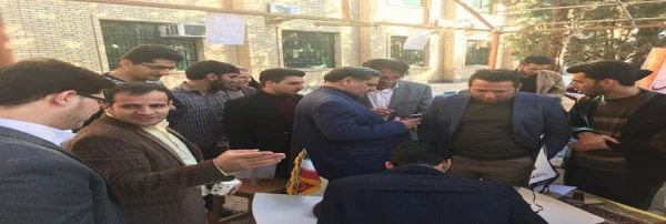 برگزاری اولین کافه کتاب در محوطه پردیس حکیم فردوسی البرز 
 2