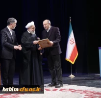 دریافت جایزه سی و ششمین دوره کتاب سال جمهوری اسلامی ایران از سوی دکتر صالحی

 3