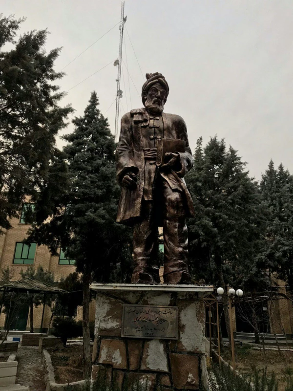 مرمت تندیس حکیم ابوالقاسم فردوسی 4