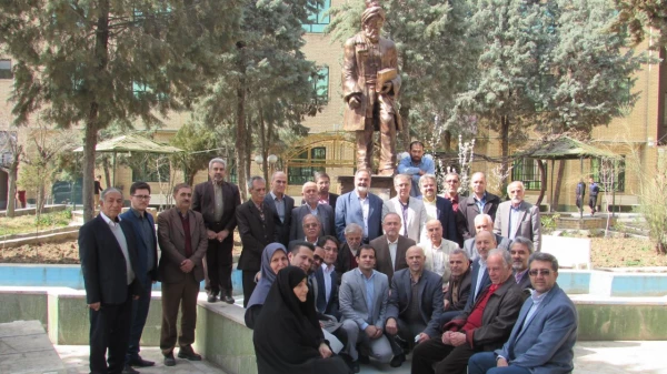 رونمایی تمبر نکوداشت یکصدمین سال تربیت معلم در ایران

 4