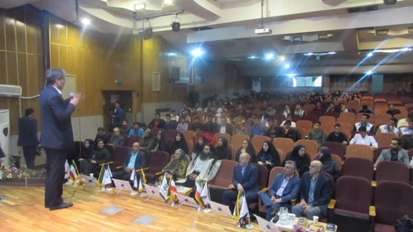 برگزاری نشست گفتمان کیفیت و نمایشگاه اقوام ایرانی
 7