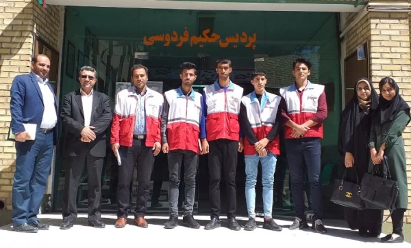 کمک های مردمی پردیس حکیم فردوسی به سیل زدگان به هلال احمر تحویل گردید                  

 2