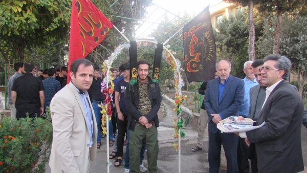 مراسم بدرقه دانشجویان پردیس حکیم فردوسی البرزجهت شرکت در"پیاده روی عظیم زائران کربلا" برگزار گردید.
 2