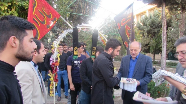 مراسم بدرقه دانشجویان پردیس حکیم فردوسی البرزجهت شرکت در"پیاده روی عظیم زائران کربلا" برگزار گردید.
 3