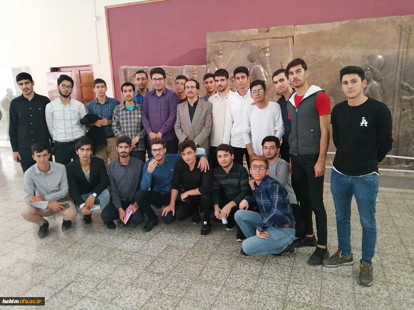 دانشجو معلمان ورودی 98 از موزه ملی ایران بازدیدکردند
 4