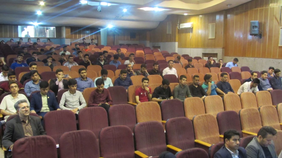 نشست صمیمی با نو دانشجومعلمان ورودی 98 با محوریت آشنایی دانشجویان با آیین نامه ­ها و ساختار اداری و تشکیلاتی

 3