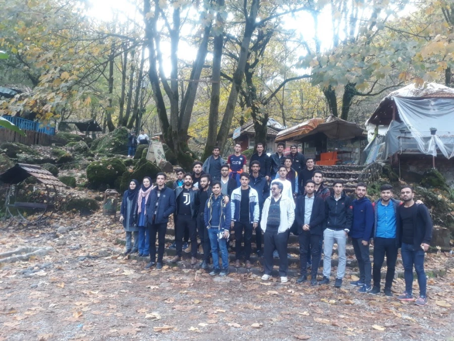 بازدید علمی دانشجویان علوم اجتماعی از قلعه رودخان فومن

 3