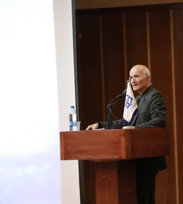 برگزاری مراسم گرامیداشت هفته پژوهش

 6