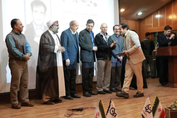 برگزاری مراسم گرامیداشت هفته پژوهش

 10