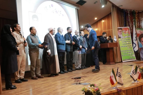 برگزاری مراسم گرامیداشت هفته پژوهش

 12