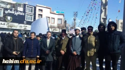 حضور دانشجویان، کارکنان و استادان پردیس در راهپیمایی 22 بهمن ماه 1398

 5