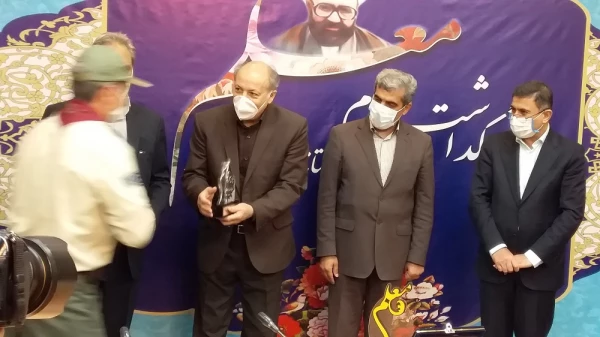 مدیریت امور پردیس های استان البرز در آئین گرامیداشت مقام معلم استانداری البرز شرکت کردند.
 2