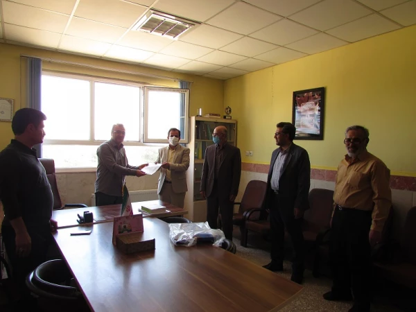 تقدیر از معلمان راهنمای کارورزی به مناسبت بزرگداشت هقته معلم
 6