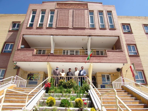 تقدیر از معلمان راهنمای کارورزی به مناسبت بزرگداشت هقته معلم
 7