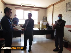 تقدیر از معلمان راهنمای کارورزی به مناسبت بزرگداشت هقته معلم
 8