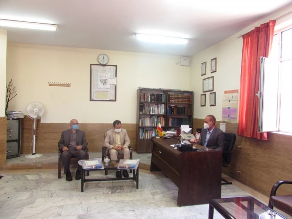 تقدیر از معلمان راهنمای کارورزی به مناسبت بزرگداشت هقته معلم
 9