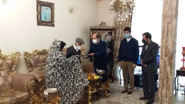 دانشگاه فرهنگیان استان البرز از خانواده­ های معظم و معزز شهدا دیدار بعمل آورد.
 2