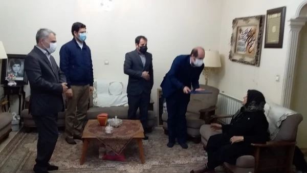 دانشگاه فرهنگیان استان البرز از خانواده­ های معظم و معزز شهدا دیدار بعمل آورد.
 3