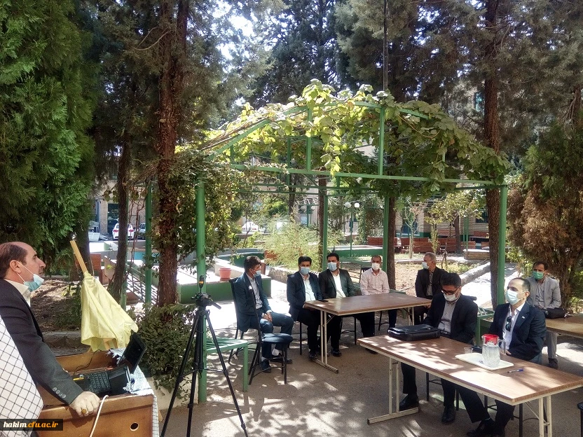 مراسم تجلیل از رزمندگان و خانوادهای معظم شهدای پردیس،  و رونمایی از کتاب "مقر گردویی" نوشته دانشجومعلم پردیس علیرضا کریمی  4