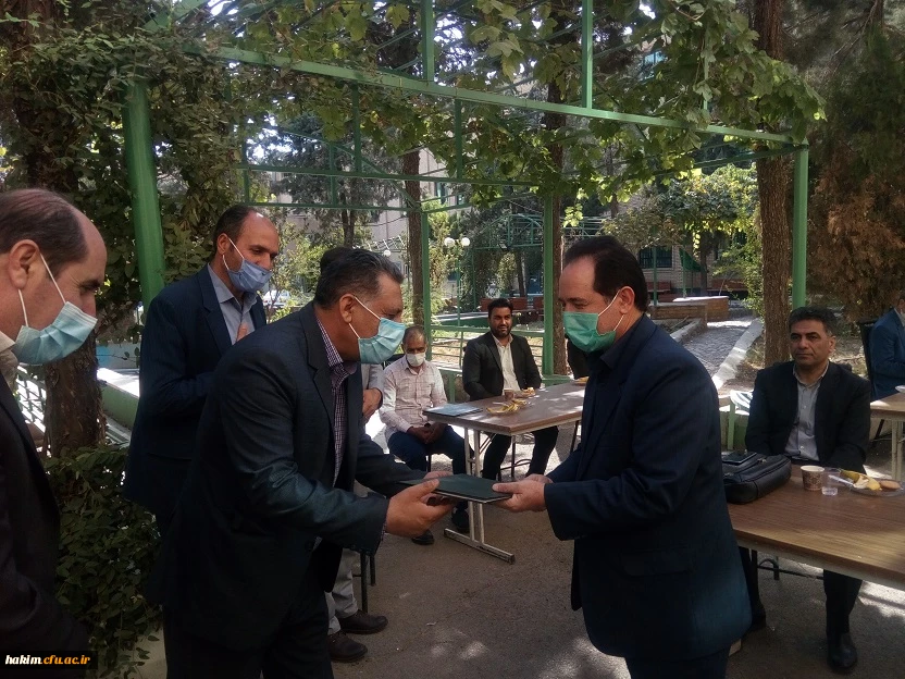 مراسم تجلیل از رزمندگان و خانوادهای معظم شهدای پردیس،  و رونمایی از کتاب "مقر گردویی" نوشته دانشجومعلم پردیس علیرضا کریمی  8