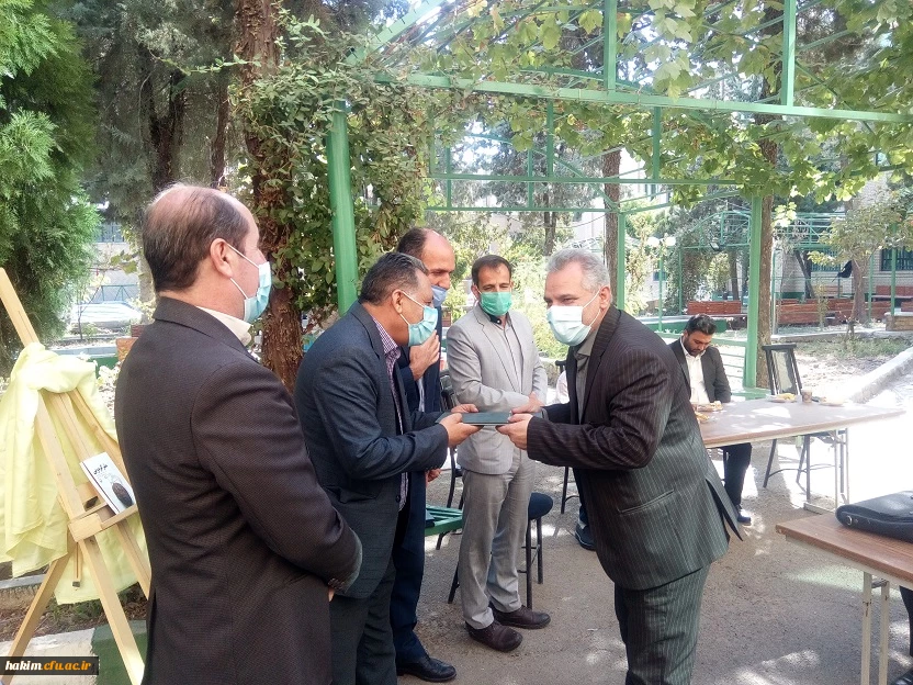 مراسم تجلیل از رزمندگان و خانوادهای معظم شهدای پردیس،  و رونمایی از کتاب "مقر گردویی" نوشته دانشجومعلم پردیس علیرضا کریمی  10