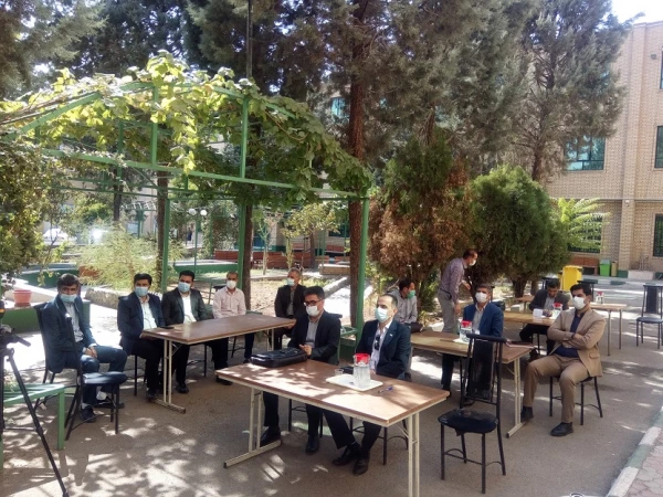 مراسم تجلیل از رزمندگان و خانوادهای معظم شهدای پردیس،  و رونمایی از کتاب "مقر گردویی" نوشته دانشجومعلم پردیس علیرضا کریمی  2