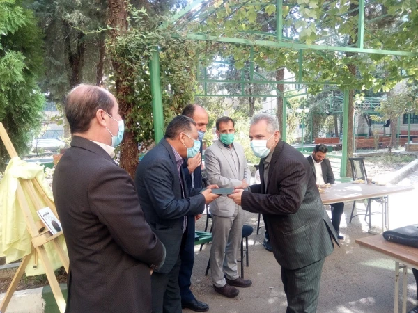 مراسم تجلیل از رزمندگان و خانوادهای معظم شهدای پردیس،  و رونمایی از کتاب "مقر گردویی" نوشته دانشجومعلم پردیس علیرضا کریمی  7