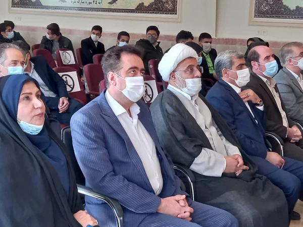 گروکشی از کلاس درس دانشجویان توسط بعضی از اساتید هیئت علمی دانشگاه فرهنگیان برای منافع شخصی و صنفی خلاف اخلاق و تعهد استادان است.
 2