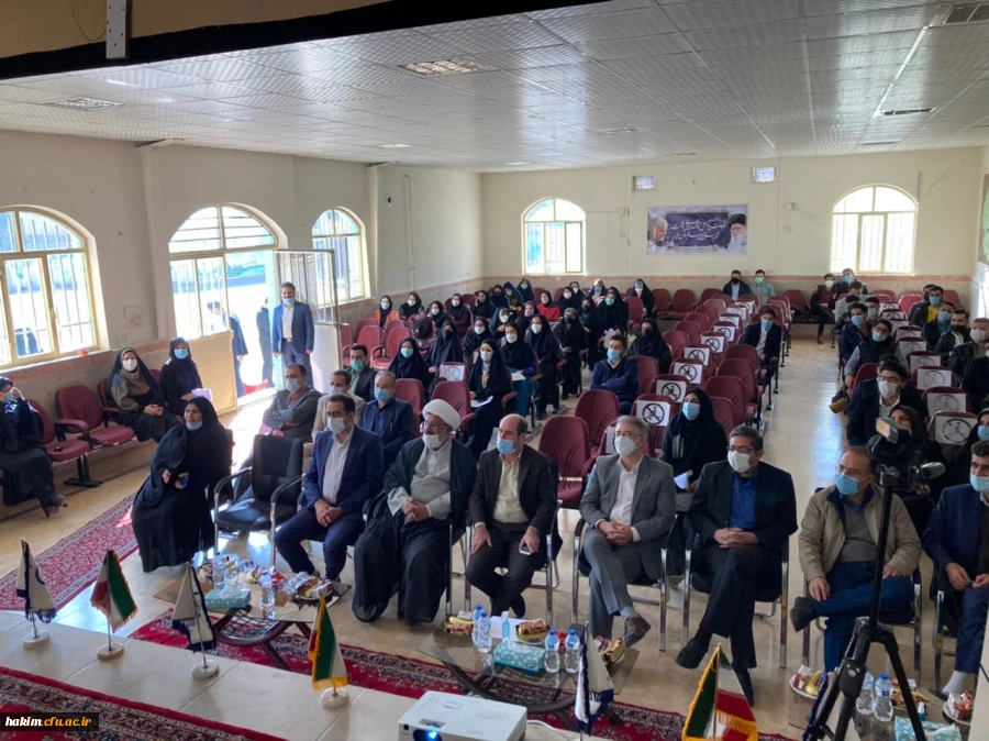 گروکشی از کلاس درس دانشجویان توسط بعضی از اساتید هیئت علمی دانشگاه فرهنگیان برای منافع شخصی و صنفی خلاف اخلاق و تعهد استادان است.
 3